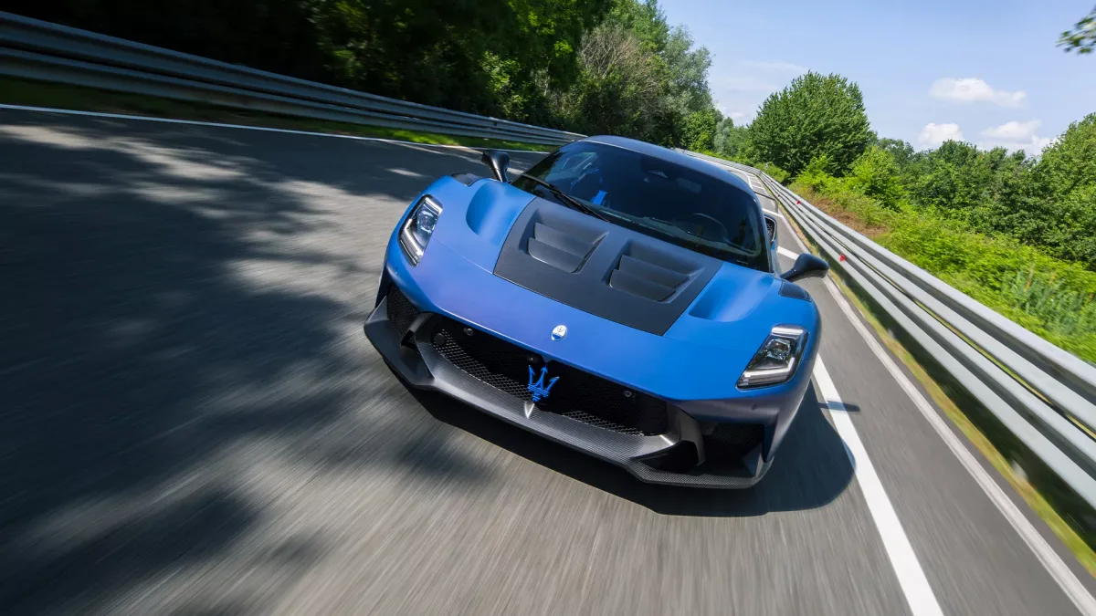 GT2 Stradale với gói khí động học